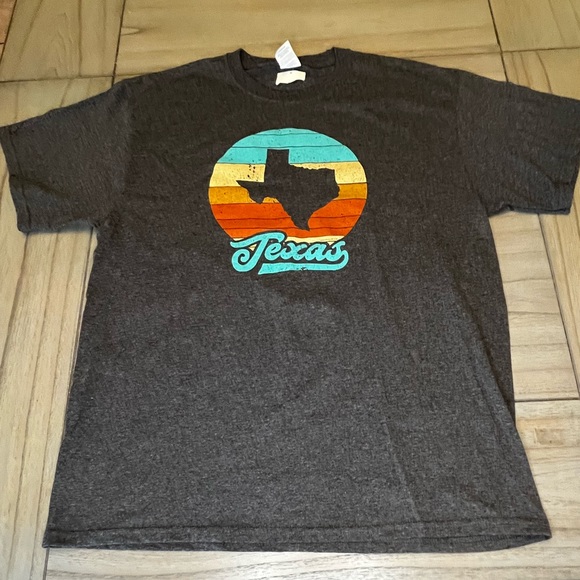 Buc-ee's Tops - Texas Sunset Adult Large Gray Short Sleeve Crewneck Shirt from Buc-ee's NEW